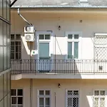 Harmonic Apartment In Bem Square