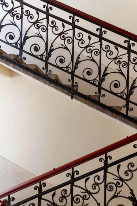 Harmonic In Bem Square Apartment *