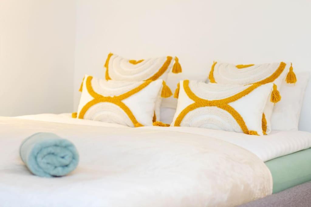 Harmonic In Bem Square Apartment